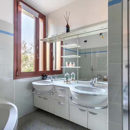 Modern Apt, Full Kitchen&big Bathroom With Tub Apartment